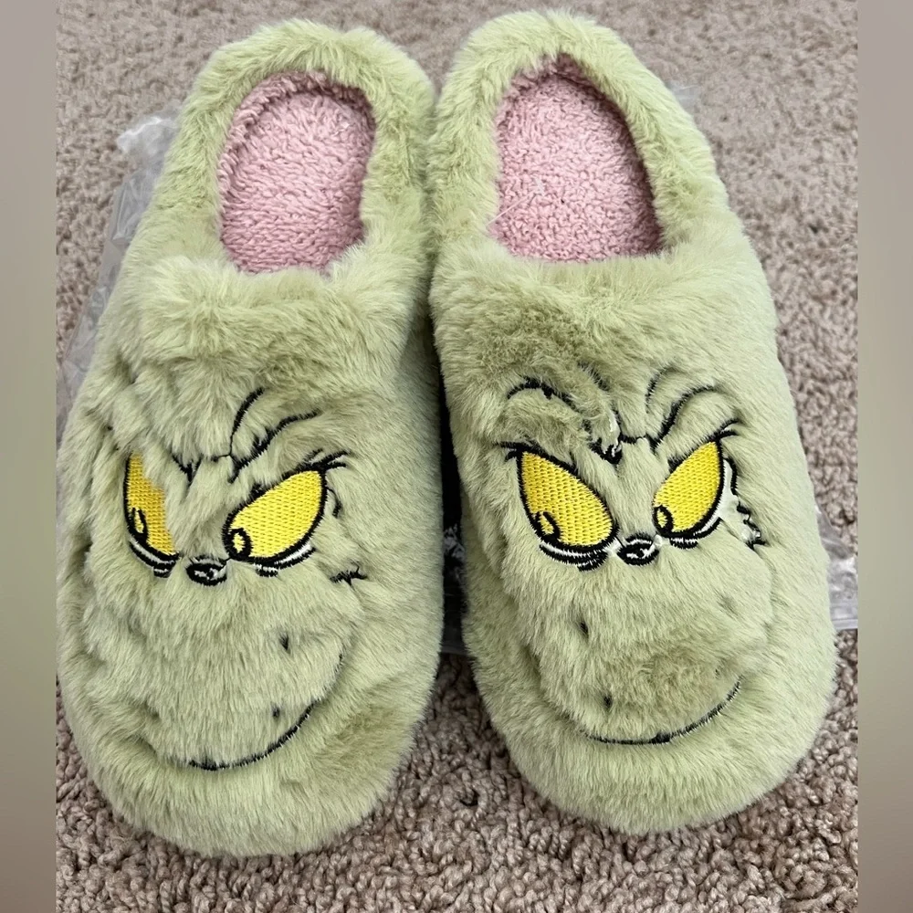 Slippers 💚🎄 - Picture 1 of 7